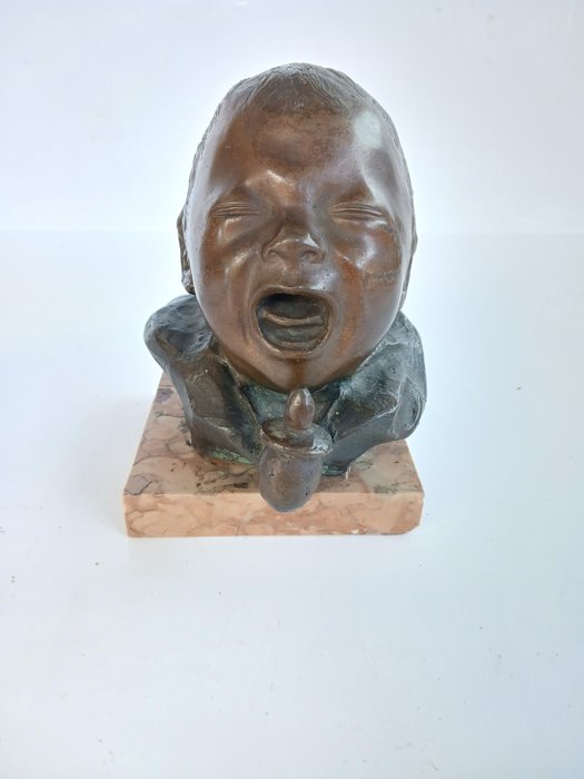 Bernardo Balestrieri (1884 - 1965) - 雕刻, Bimbo che piange - 16 cm - 大理石, 青銅色
