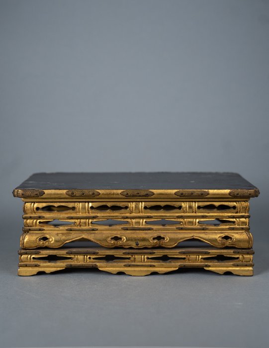 Altar table - Wood - Japan - Late 19th - early 20th century  (No Reserve Price)