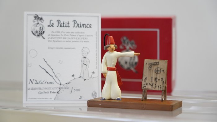 Miniatyrfigurin - Figurine Pixi 5702 - Le petit Prince - La démonstration de l'astronome turc - Harpiks/Polyester