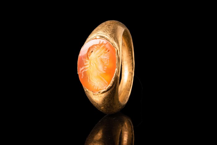 Starożytny Rzym Złoty pierścionek z portretem wklęsłym