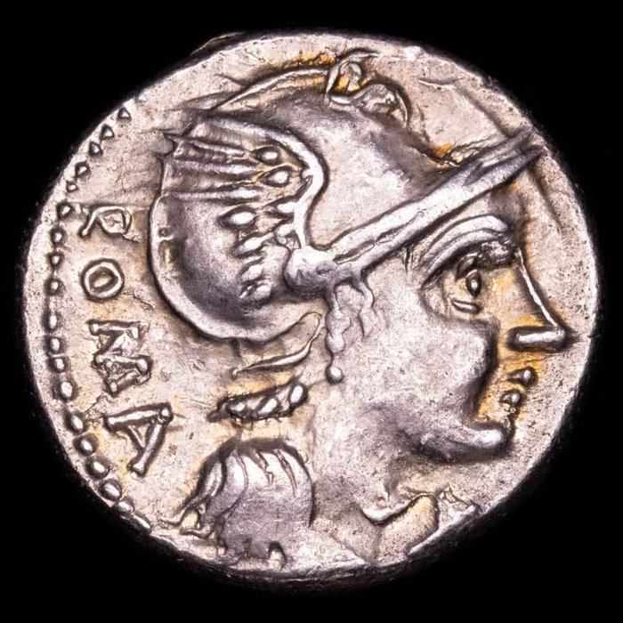 Rooman tasavalta. Lucius Flaminius Chilo, 109-108 eaa.. Denarius Rome mint, 109-108 BC. Victory in biga right, holding reins and wreath below L FLAMINI in ex. CILO.