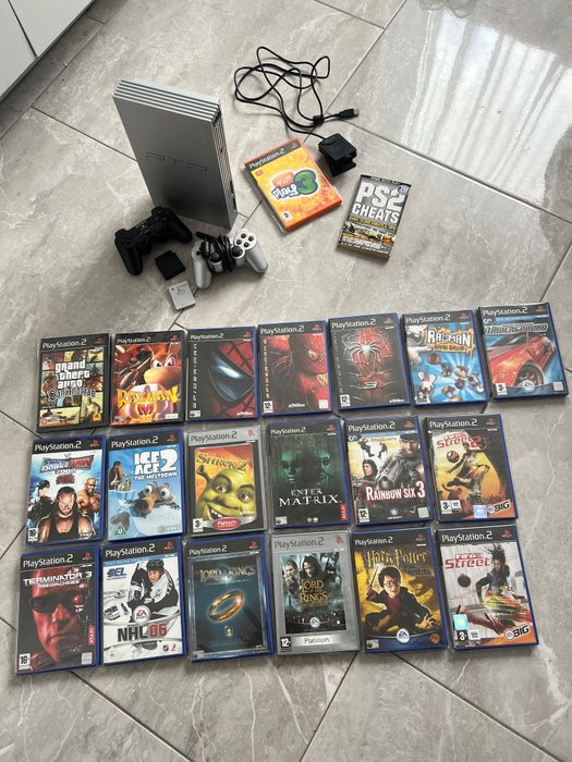 Sony - Vintage 2000 Playstation 2 Collection - Konsola do gier wideo