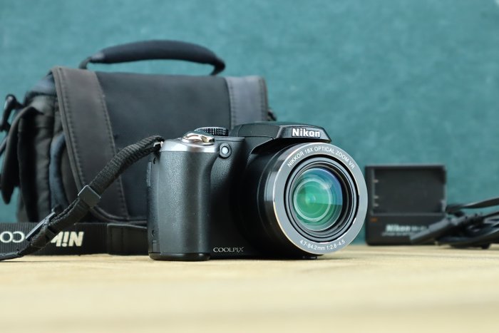 Nikon Coolpix P80 | Nikkor 18x optical zoom vr 4.7-84.2mm 1:2.8-4.5 appareil photo numérique hybride