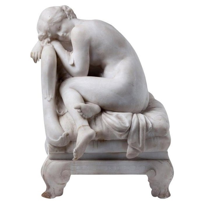Umberto Stiaccini (XIX-XX) - Γλυπτό, Scultura in marmo bianco italiano "Dama Sdraiata" - 35 cm - Μάρμαρο