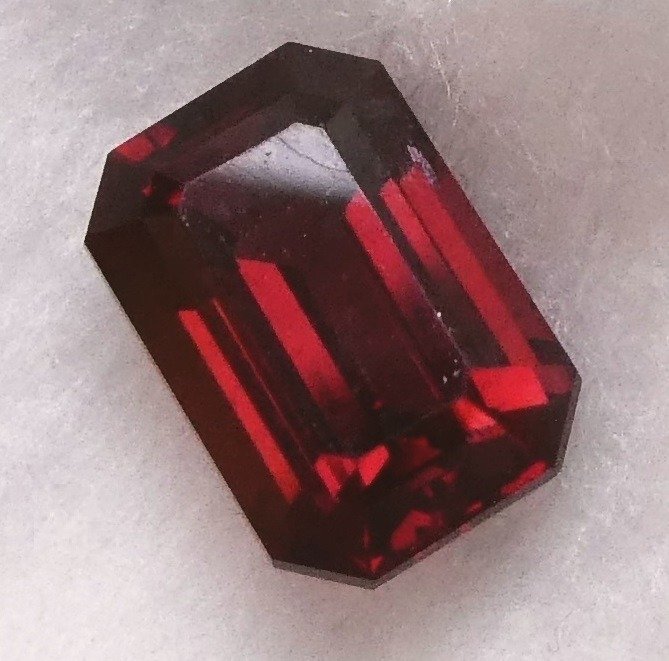 尖晶石 - 1.76 ct