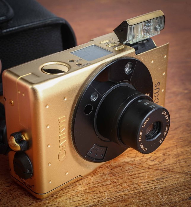 Canon Ixus Gold X240 n° 3459  APS avec un étui  fonctionnel  Rare EDITION 60th anniversary Autofocus viewfinder camera