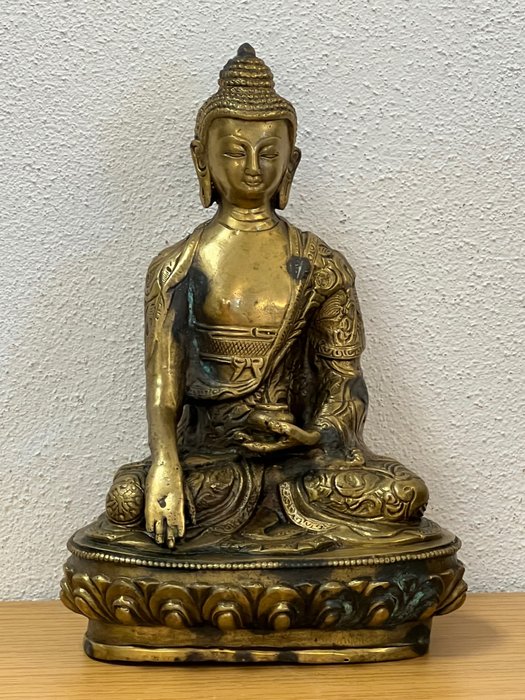 Antiker Bronze Shakyamuni Medizin Buddha 21 cm - Brons (verzilverd) - Nepal