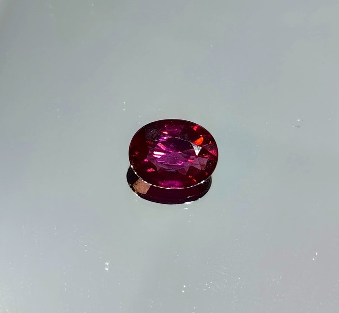 鲜艳/深紫粉色 红榴石石榴石 - 1.97 ct