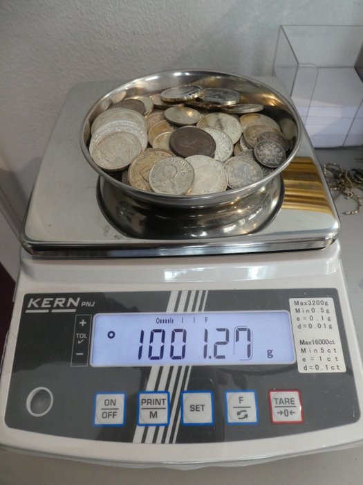 Welt. va Lot of 1 Kilo Silver coins incl. numismatic coins  (Ohne Mindestpreis)