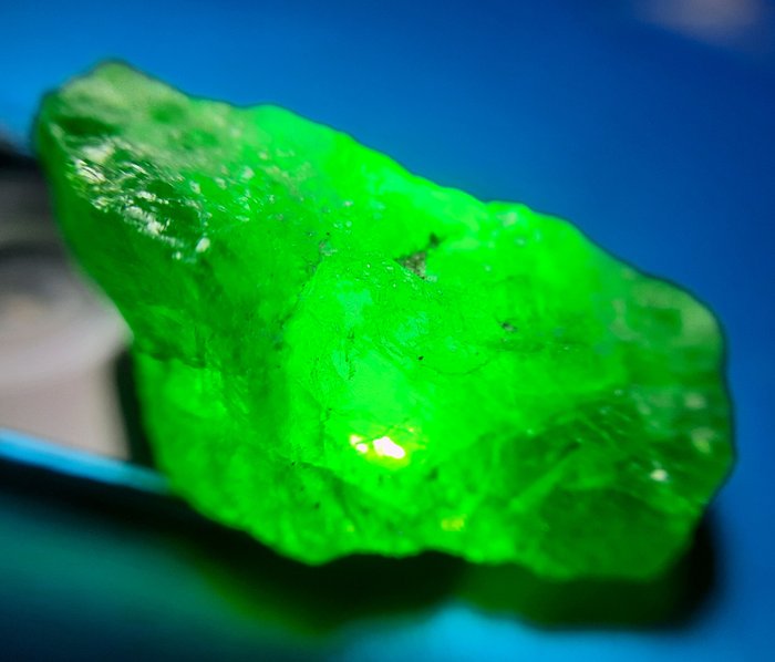12,4 ct – „Großer“ Kristall-Tsavorit roh- 2,48 g