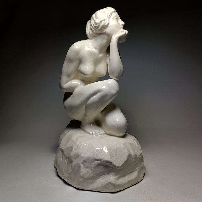 Zsigmond Kisfaludi Strobl - 雕塑, "Contemplation" - Art Deco Nude Woman - 29 cm - 陶瓷