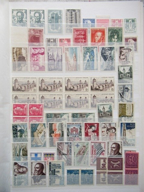 Maailma  - Mukaan lukien Ranska, postimerkkikokoelma