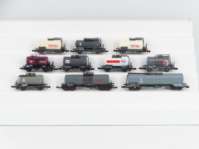 Rivarossi, Roco, (o.a.) N - o.a. 9300 - Godsvagn för modelltåg (10) - 10x 2/4-axlade tankvagnar med tryck inklusive "MINOL" och "Total" - DB, ÖBB, SNCF