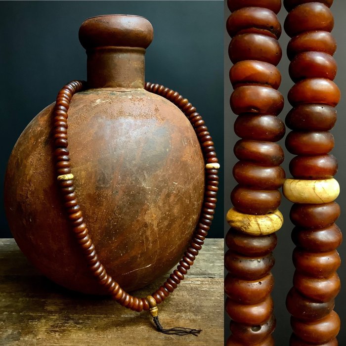 Buddhist Mala, prayer necklace - Phenolic resin, Conch shell - Nepal - second half 20th century