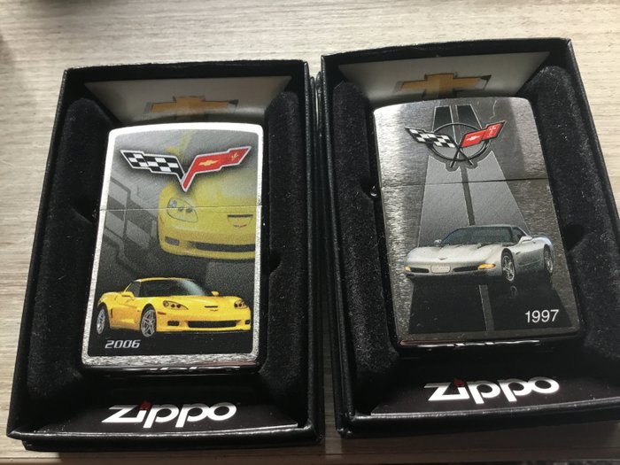 Zippo - Zippo 2021/2023 set van 2 Chevrolet Corvette aanstekers 1997 en 2006 - 打火機 - 黃銅