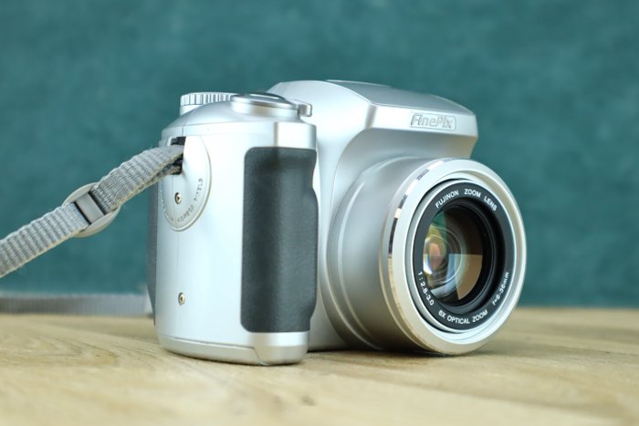 Fujifilm digital camera S3500 | Fujinon zoom lens 1:2.8-3.0 6x optical zoom f=6-36mm Cámara digital híbrida/bridge
