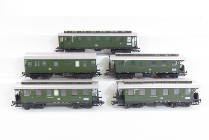 Märklin H0 - 43060/43040/43050/43080 - Modellbahn-Personenwagen (5) - 5x 4-achsige Reisezugwagen 1./2. und 2. Klasse, inkl. Gepäckwagen - DB