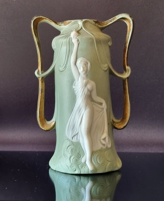 Doppelgriffvase -  Eine Vase aus Jaspis, wahrscheinlich Wedgwood  - Porzellan