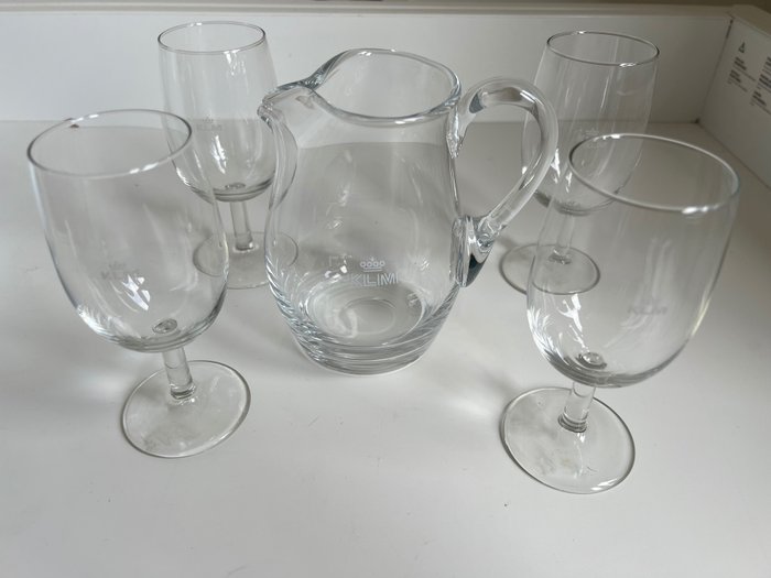 Carafă - Sticlă, O carafă KLM de cristal vintage și patru pahare KLM de cristal