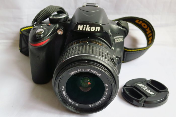Nikon D3200 + AF-S DX Nikkor 18-55mm f/3.5-5.6 G VR Kameraobjektiv