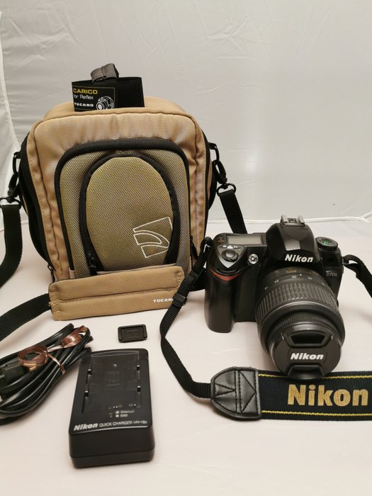 Nikon D70S + AF-S DX NIKKOR 18-55mm f/3.5-5.6G VR +Batteria+carica+borsa fotografica... 數位單眼反光相機（DSLR）