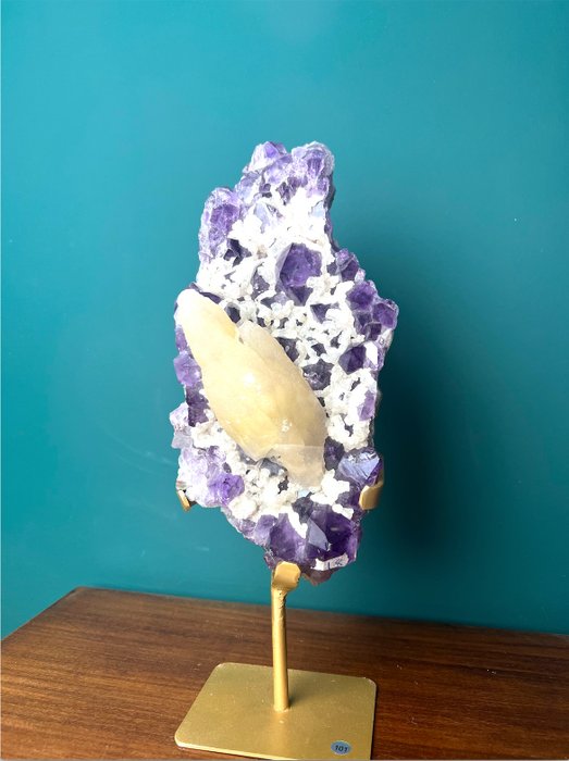 非常漂亮的紫水晶，腳上有方解石點 水晶 - 高度: 31 cm - 闊度: 12 cm- 2874 g