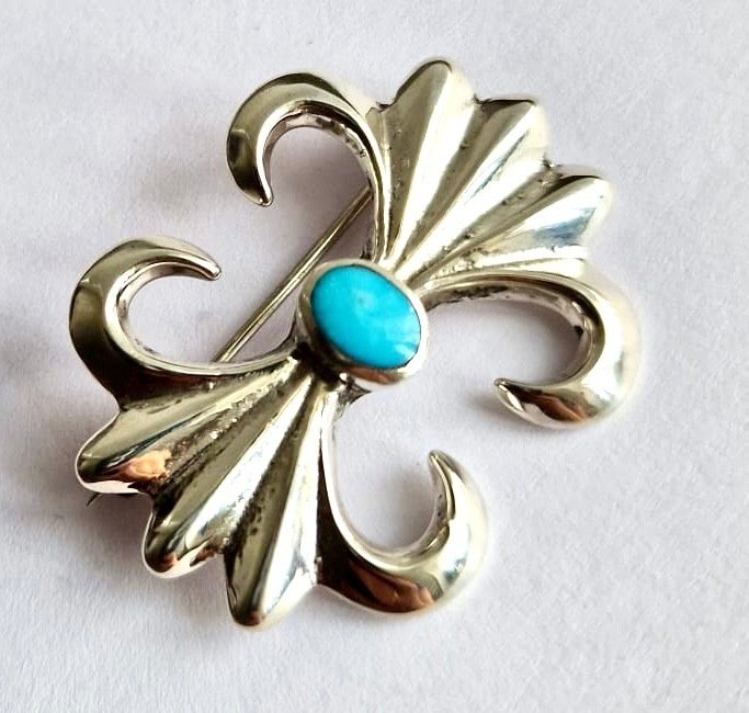 No Reserve Price Brooch - Silver, Vintage Navajo turquoise sterling silver brooch, signed 