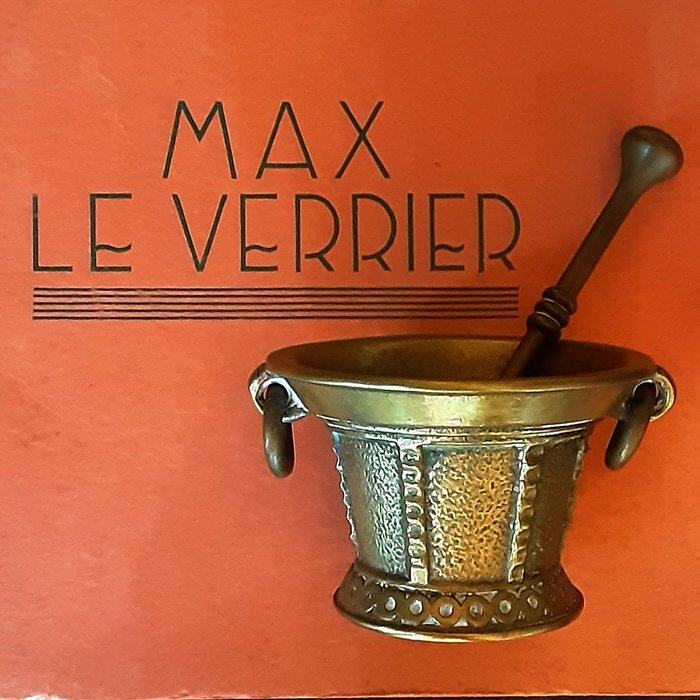 Max Le Verrier (1891-1973) - Almofariz e pilão -  Modelo VÉZELAY referenciado nº 332 - Bronze patinado