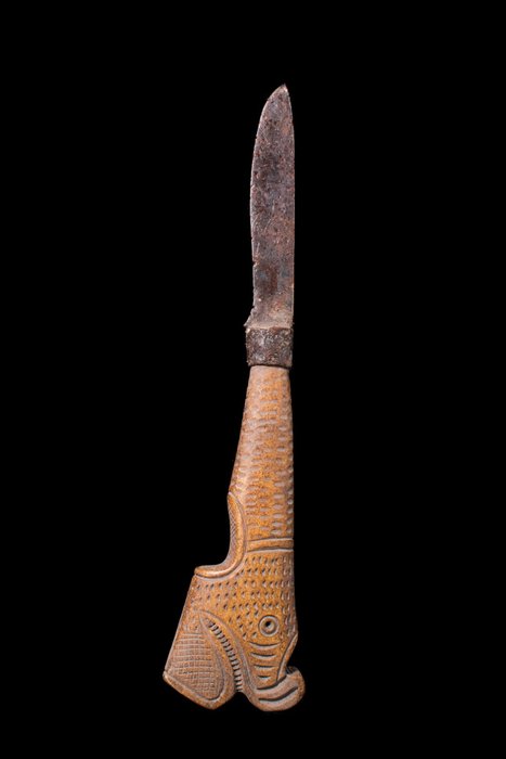 Medieval, época vikinga Cuchillo de Hierro con Mango de Dragón