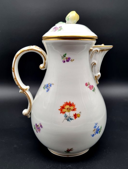 Meissen - Table service - 1st Choice! Flower decor with gold rim. Exclusive coffee pot approx. 27 cm - Porcelain