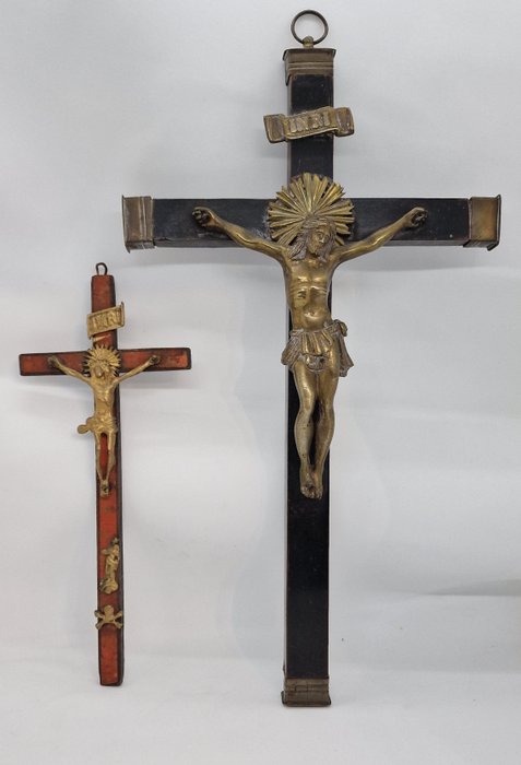 (十字架状)耶稣受难像 (2) - 木, 黄铜色 - 1850-1900