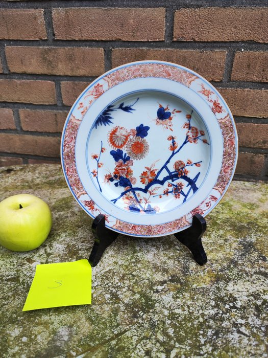 盤子 (1) - kangxi imari bord sprinkhaan en vlinder - 瓷器