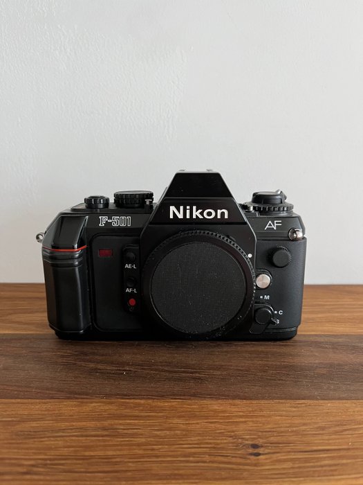 Nikon F-601 Et objektiv speilreflekskamera (SLR)