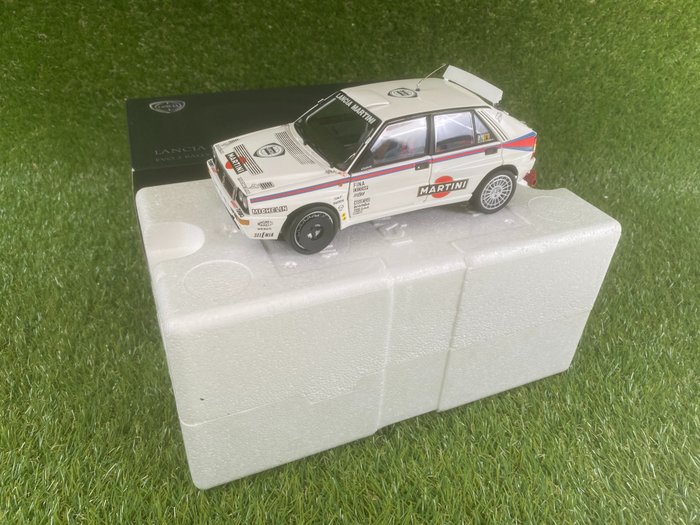 Kyosho 1:18 - 1 - Αυτοκίνητο μοντελισμού - Lancia Delta HF - Evo 2 Rally Test Car 1991 (Martini)