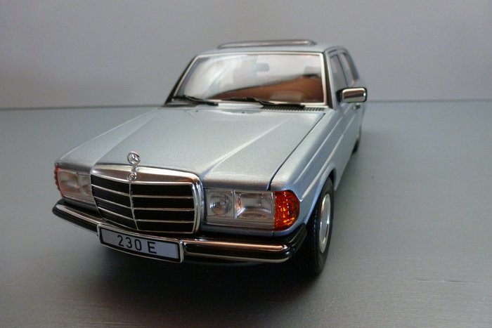 Revell 1:18 - 1 - Modellbil - Mercedes Benz 230 E - 1976, nr 08407