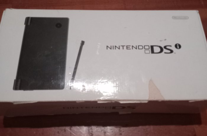 Nintendo DSi - Sett med videospillkonsoll + spill - I original eske