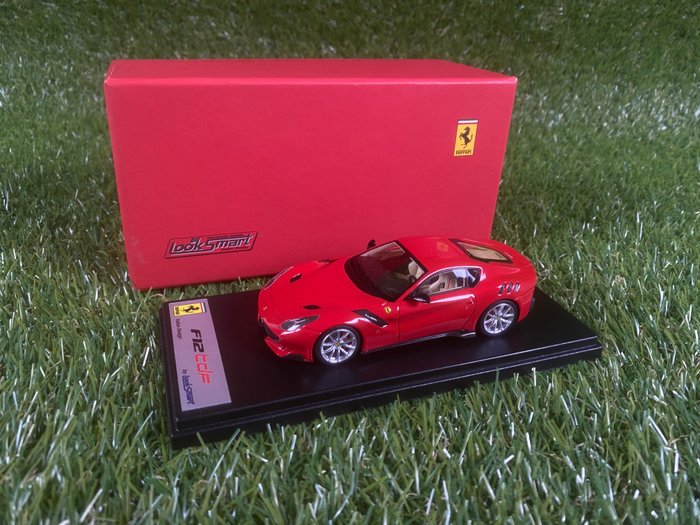 Look Smart 1:43 - 1 - Modelauto - Ferrari F12 TDF - Racing rood