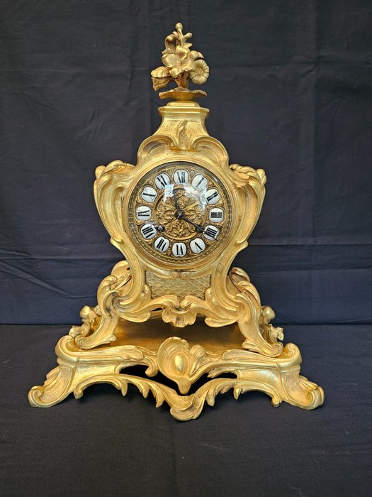 Reloj de repisa de chimenea - Reloj de sobremesa - Estilo Luis XVI - Bronce dorado - 1850 - 1900