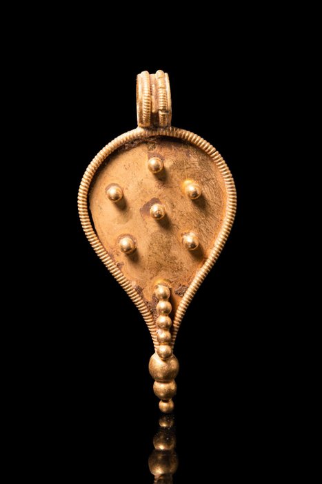 Starożytny Rzym Złoty wisiorek w kształcie kropli z aplikacją filigranową