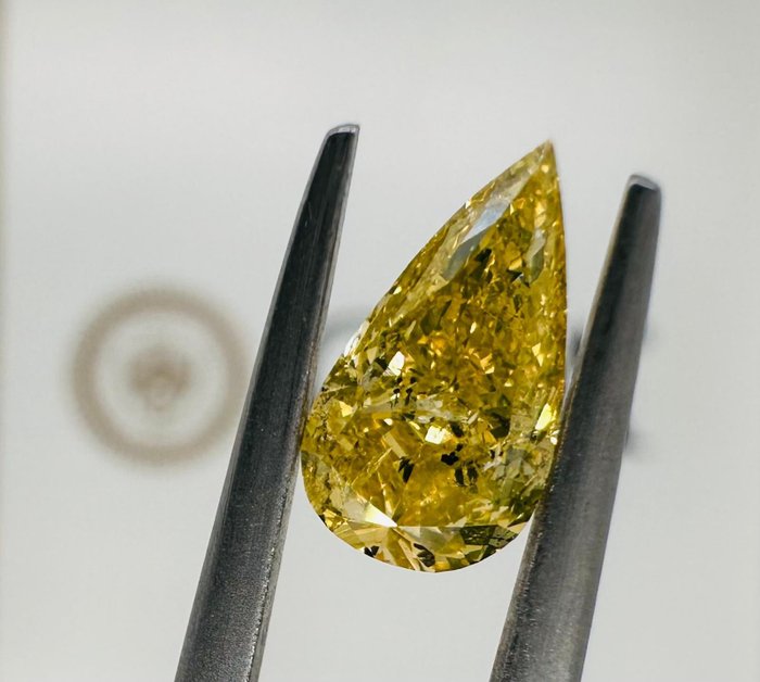 1 pcs Diamant - 1.12 ct - Brilliant, Pære - fancy yellow - Ikke nevnt på attesten