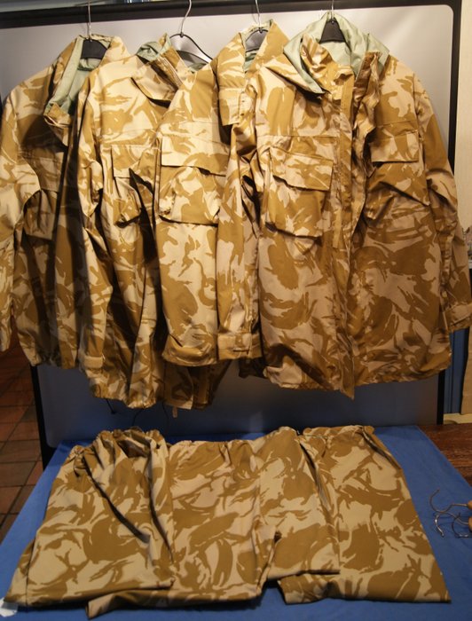 United Kingdom - 4 x Goretex rain suit Dessert England. - Military equipment