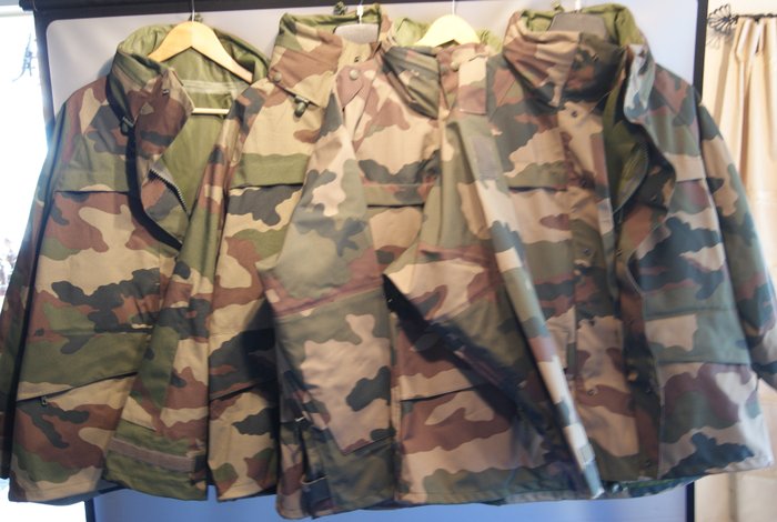 Francja - 4 sztuki płaszczy przeciwdeszczowych Goretex armii francuskiej. - Sprzęt wojskowy