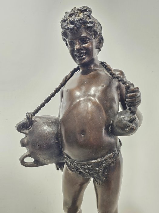 Guido Cacciapuoti (1892-1953) - 雕塑, Acquaiolo napoletano - 55 cm - 大理石, 黄铜色