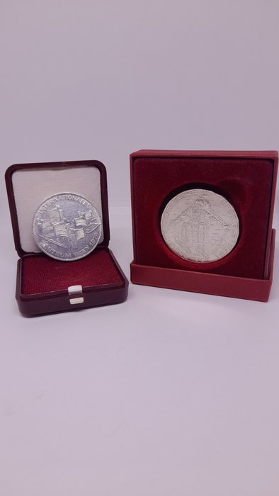 Österrike. 100 Schilling 1976/1979 Olympische Spiele Innsbruck + Internationales Zentrum Wien, 2 coins