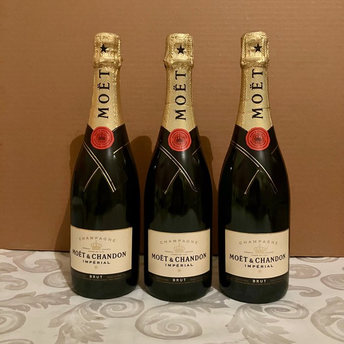Moët et Chandon Brut Impériale - Champagne Brut - 3 Pullot (0.7 L)