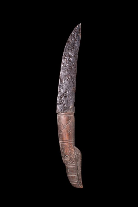 Średniowiecze, era Wikingów Żelazny nóż z kruczą rękojeścią