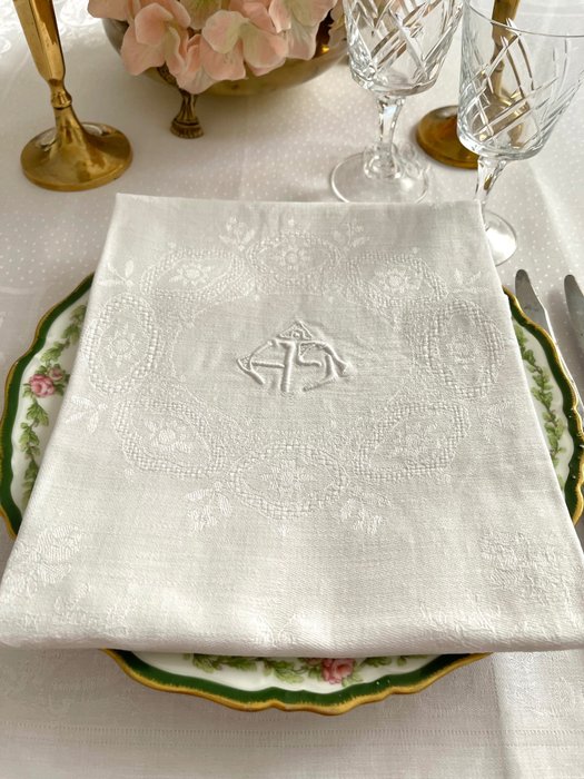  (6) 旧家用亚麻布。 6张漂亮的旧餐巾。字母组合。手工刺绣。 - 餐巾