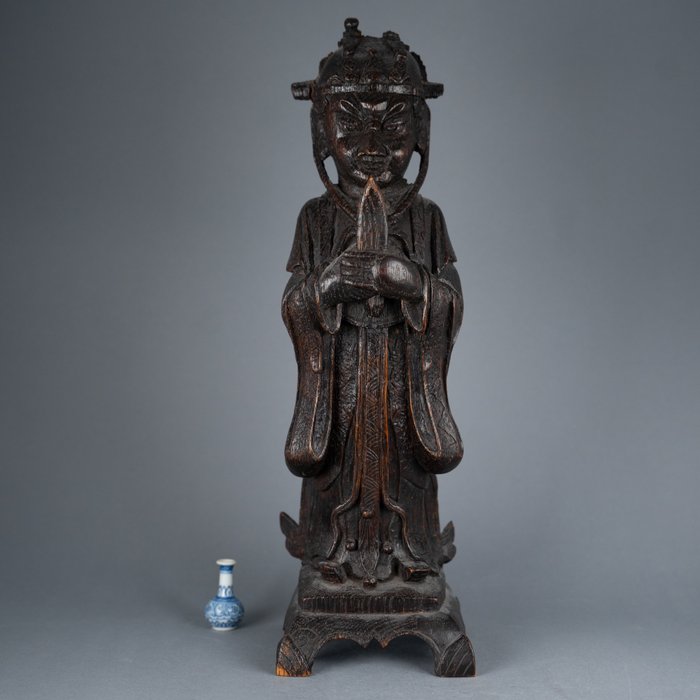 小雕像 - Standing Immortal holding a Scholars Object - 木 - 中國 - 清朝（1644-1911）  (沒有保留價)