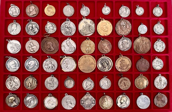 Collezione a tema - Collezione 54 medaglie pendenti devozioni