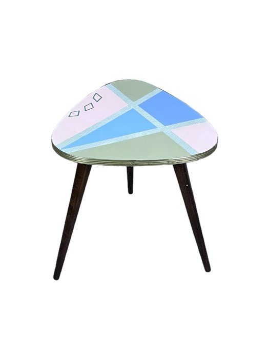 Bord - litet bord från 60-talet med mässingsomfattning och vattentät målad skiva